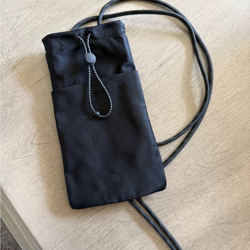 Lululemon cellphone pouch